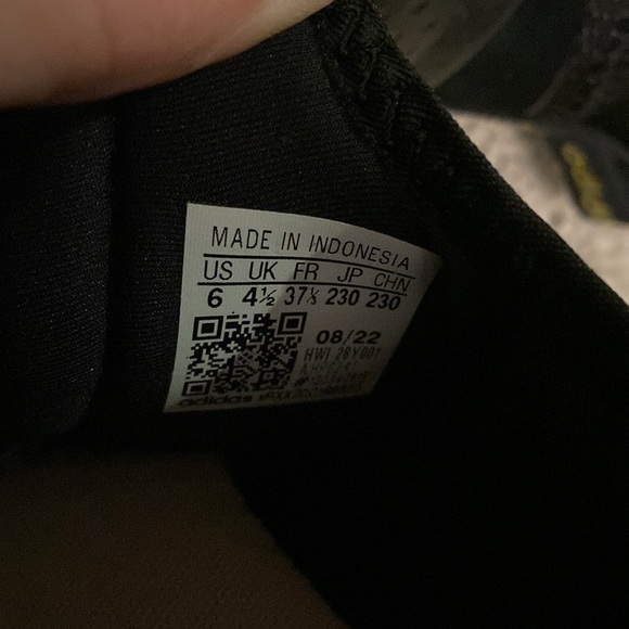 NWOT Adidas shoes - Picture 5 of 5